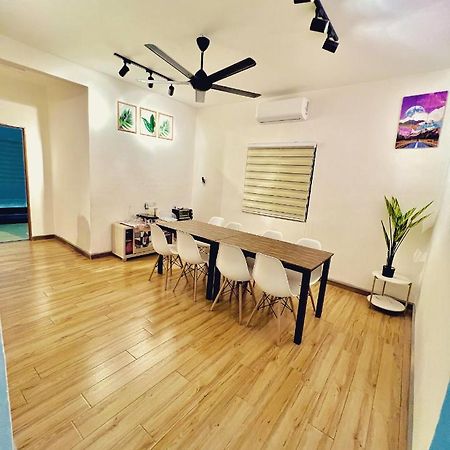 Raees Homestay Kampong Tanjong Minyak Exterior photo