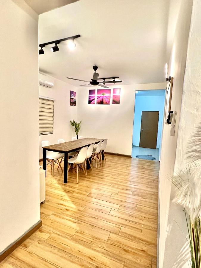 Raees Homestay Kampong Tanjong Minyak Exterior photo