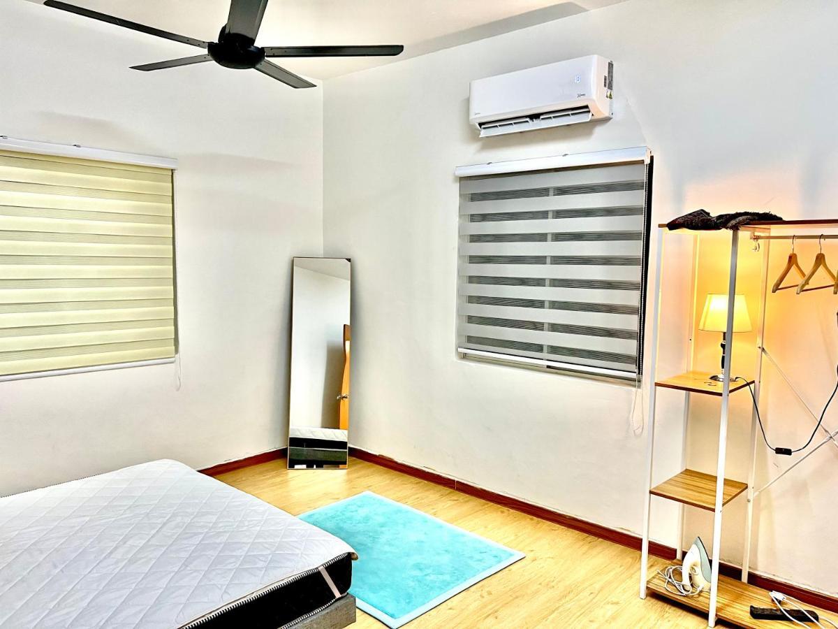 Raees Homestay Kampong Tanjong Minyak Exterior photo