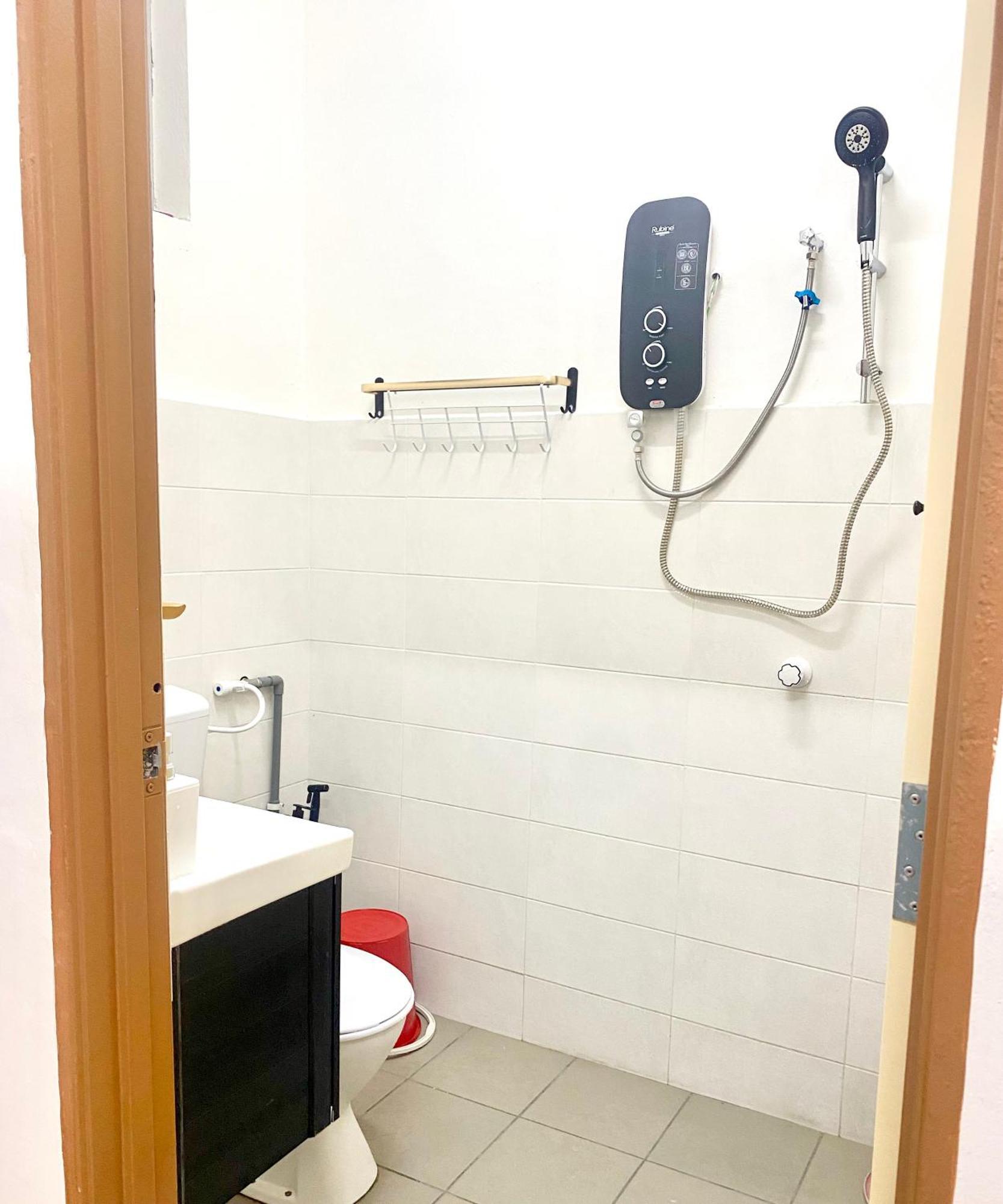 Raees Homestay Kampong Tanjong Minyak Exterior photo